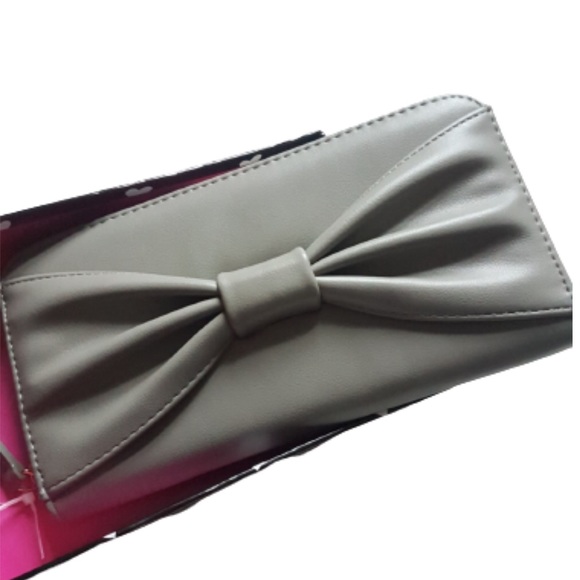 Betsey Johnson Handbags - Betsey Johnson Neutral Zipper Wallet Big Bow